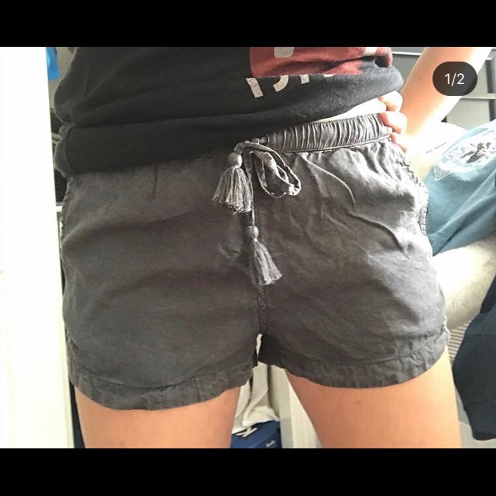 Comfy and cute grey shorts!